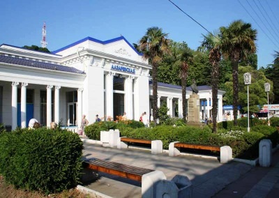 Вокзал в Лазаревском